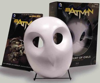 Batman: The Court of Owls Book & Mask Set